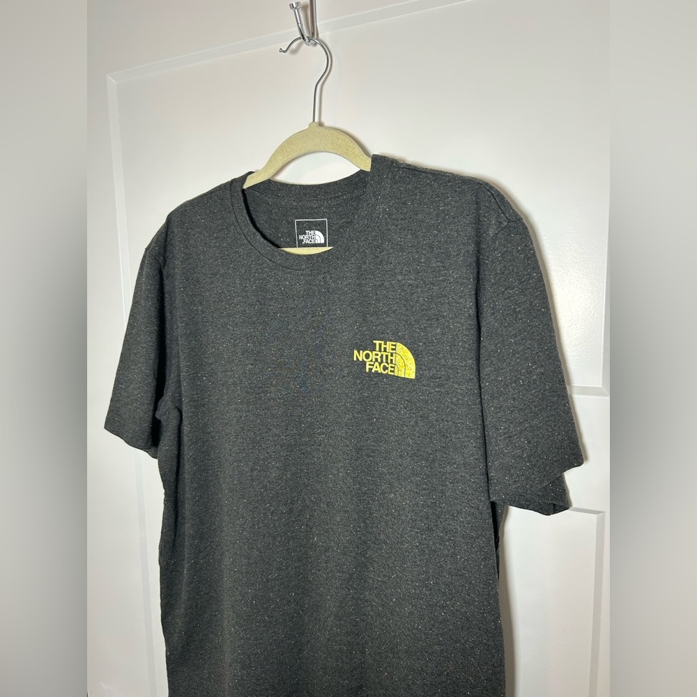 Men’s North Face t shirt, perfect condition, super high quality material